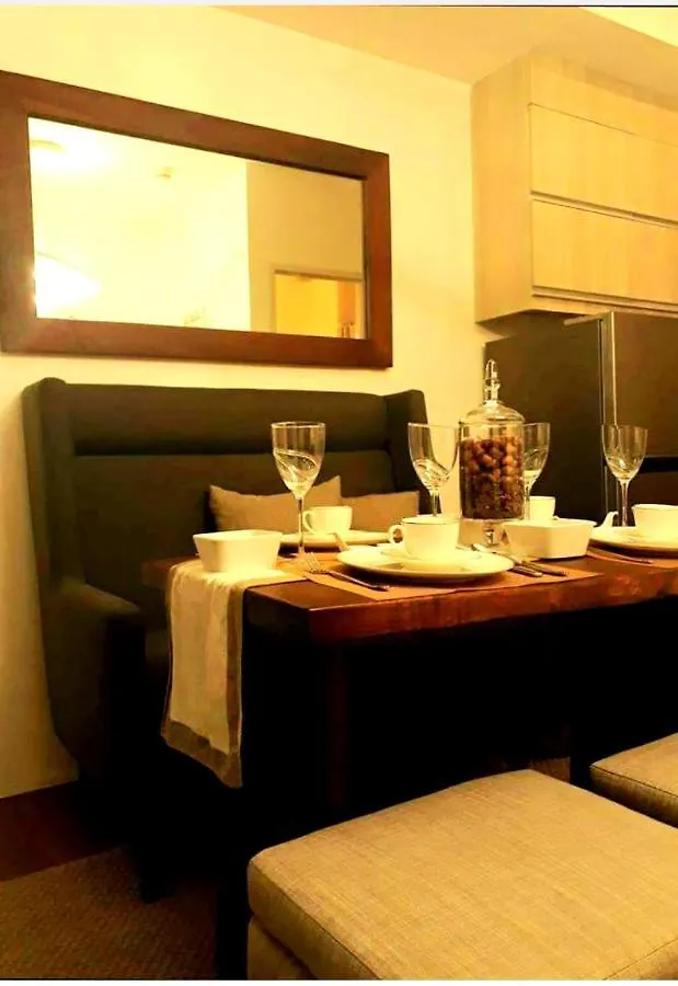 The Linear Makati Tower 1- With 1 Bedroom Bathroom Living Room N Kitchen The Rent Is 6 Days Minimum Manila 0*,